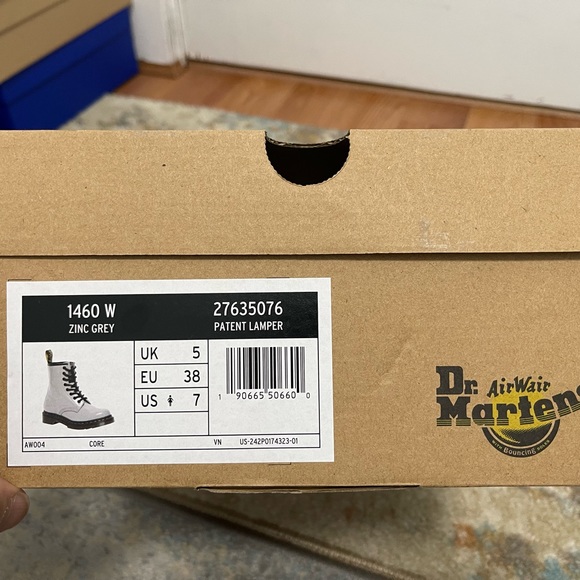 NIB Women’s Size 7 (Euro Size 38) Dr. Martens 1460W 8-eye Combat Boots Zinc Gray - Picture 8 of 15